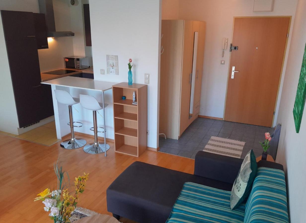 Serviced With Sunny Balcony Appartement